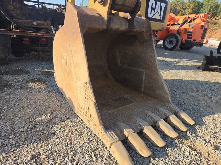 caterpillar-330b-image-10
