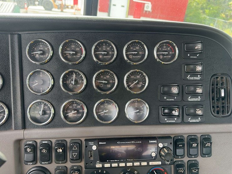 2022-peterbilt-389-image-28