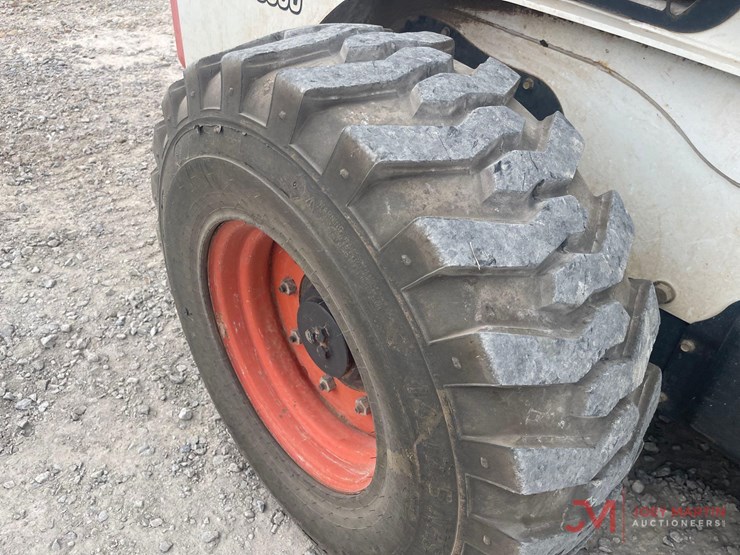2011-bobcat-s850-image-10
