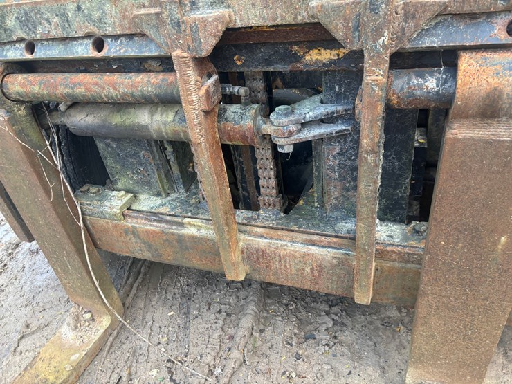caterpillar-v180-image-56