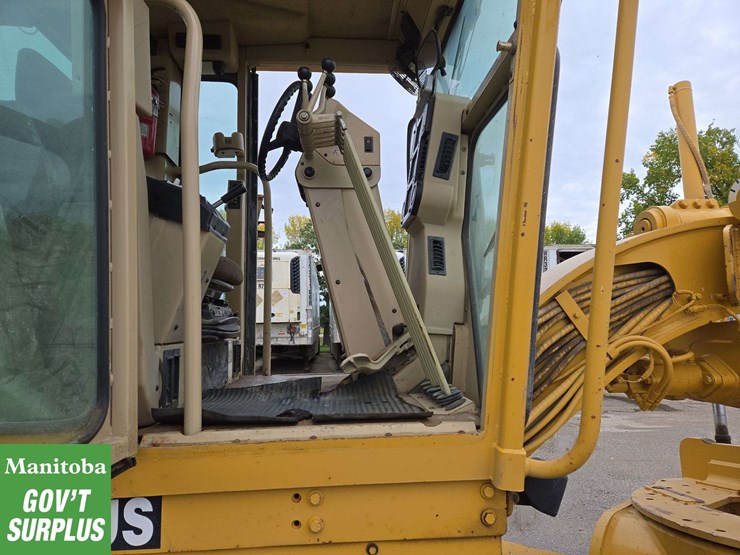 2004-caterpillar-140h-image-17