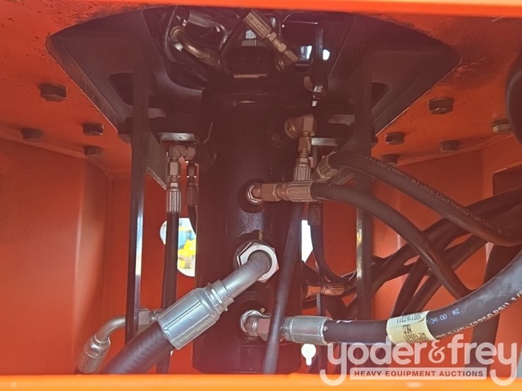 2022-jlg-660sj-image-54