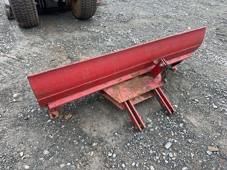 bolens-h-16-lawn-tractor-with-blower-and-snow-blade--no-engine-image-22