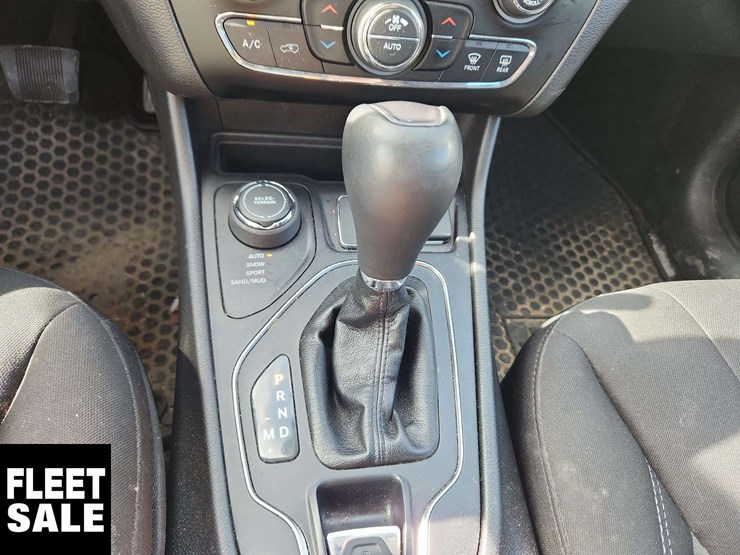 2020-jeep-cherokee-image-23