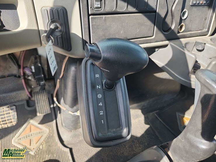 2014-international-durastar-4300-image-13