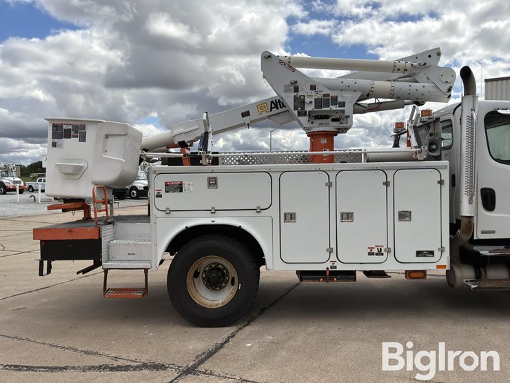 2007-freightliner-m2-106-image-19