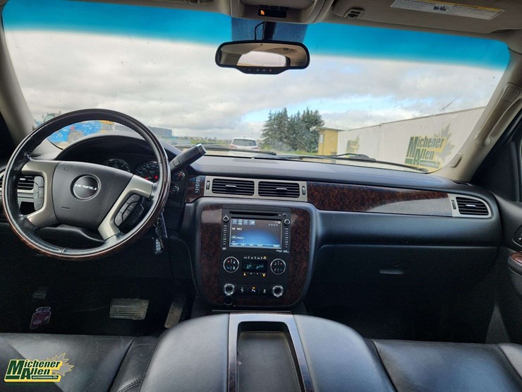 2014-gmc-yukon-xl-denali-image-24