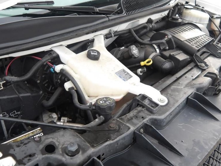 2017-chevrolet-express-2500-image-9