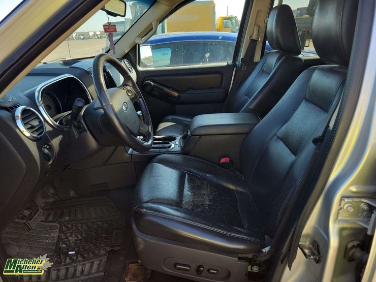 ford-explorer-sport-trac-image-12