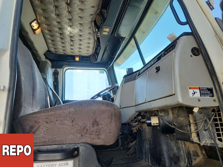 2014-western-star-4900-image-18