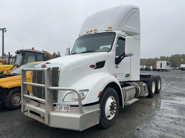 2018-peterbilt-579-image-1