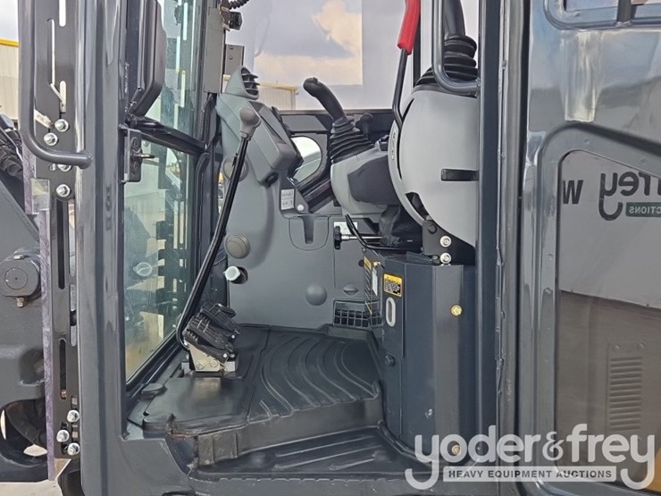 2020-deere-60g-image-48