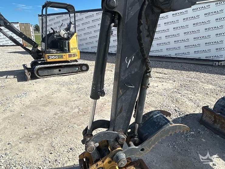 2017-deere-26g-image-14