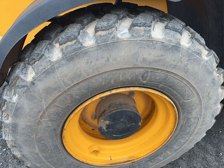 jcb-550-170-image-11