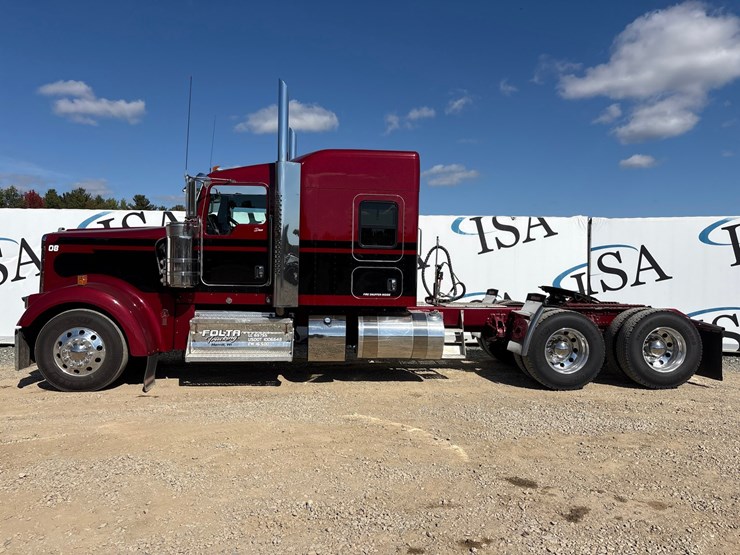 2023-kenworth-w900l-image-2