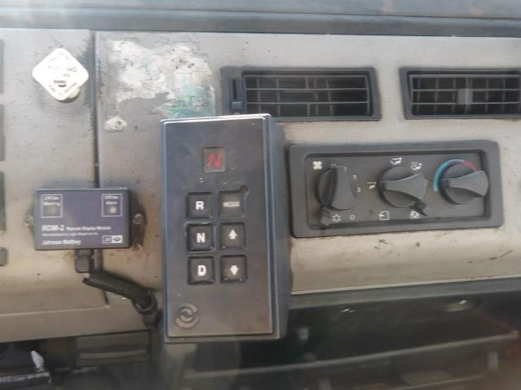 2002-freightliner-fl80-image-22