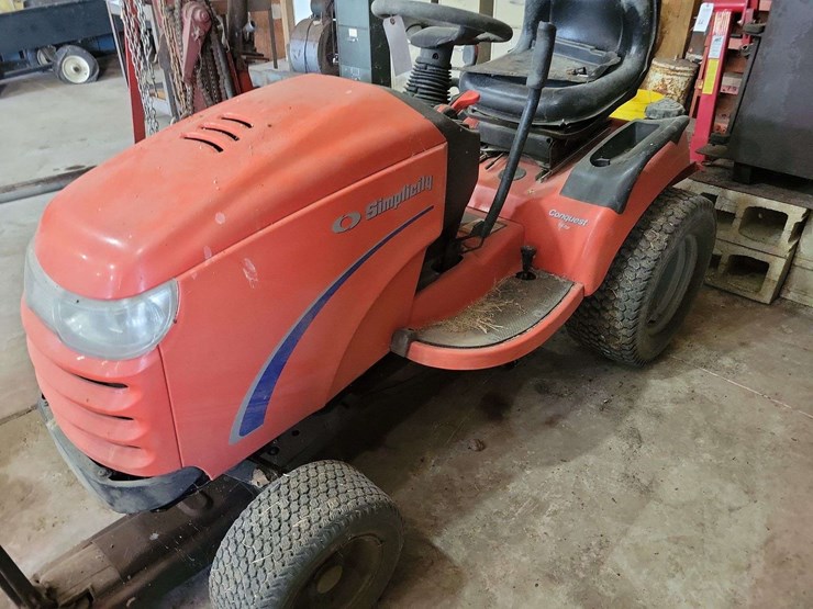 simplicity-conquest-16-hp-riding-lawn-tractor-image-3