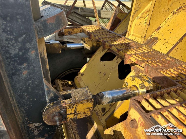 caterpillar-938f-image-31