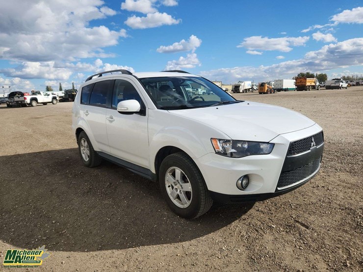 2010-mitsubishi-outlander-image-2