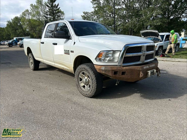 2015-dodge-2500-image-2