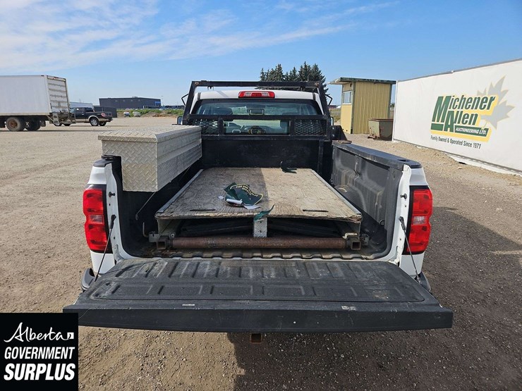 2018-chevrolet-silverado-1500-image-15