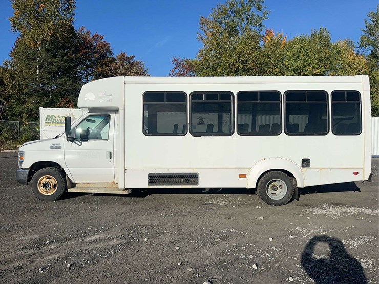 2017-ford-e450-image-8