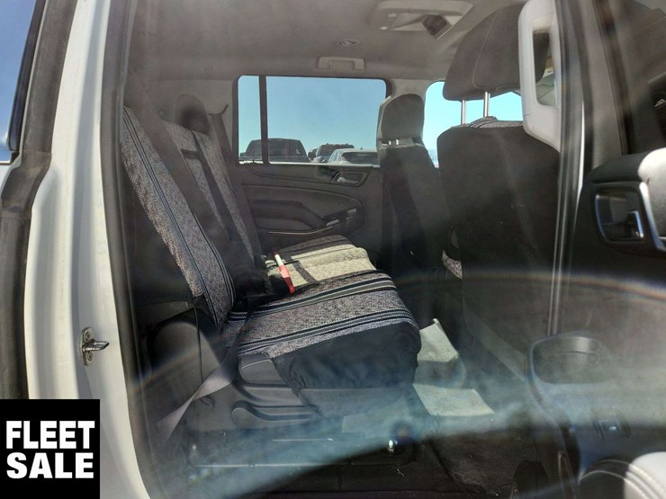 2015-chevrolet-suburban-image-17