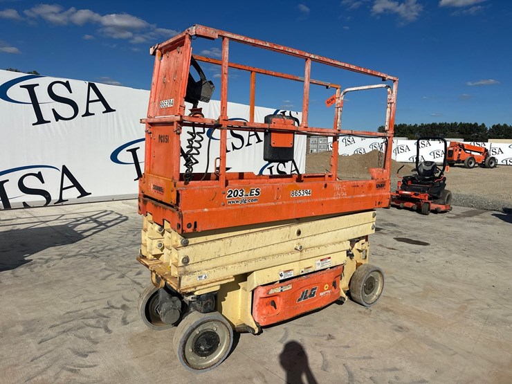 2016-jlg-2032es-image-1