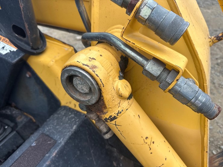 deere-240-image-15