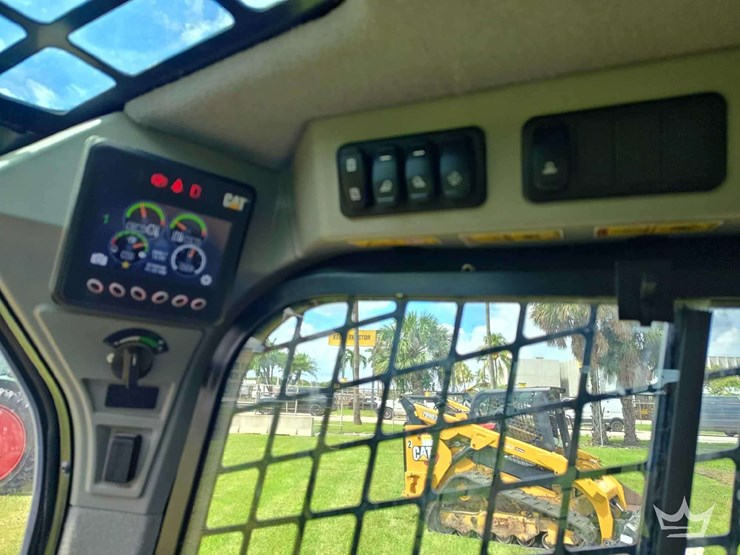 2024-caterpillar-246d3-image-11
