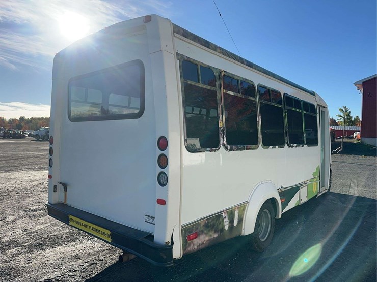 2017-ford-e450-image-5