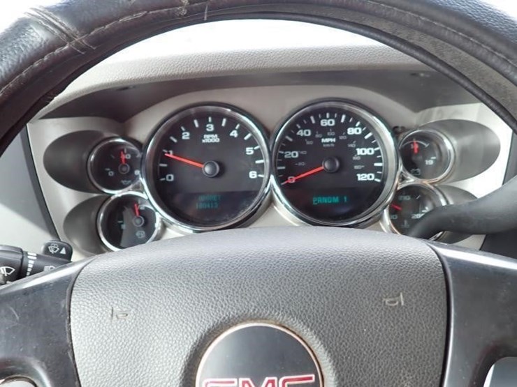2013-gmc-sierra-2500-image-14