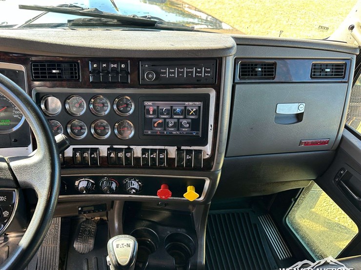 kenworth-w900-image-13