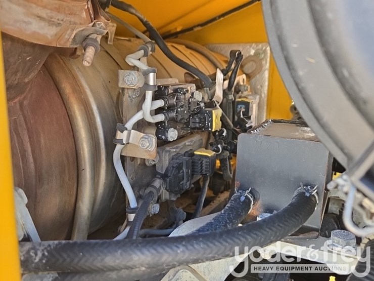 2018-komatsu-d61ex-24-image-42