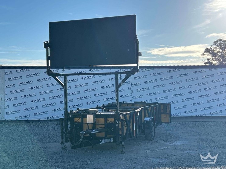 2011-energy-absorption-systems-tma9000-arrow-board-attenuator-trailer-image-1