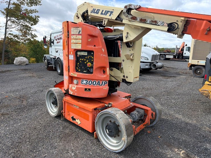 jlg-e300ajp-image-4
