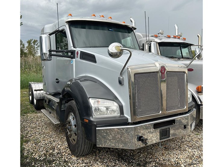 2017-kenworth-t880-image-1