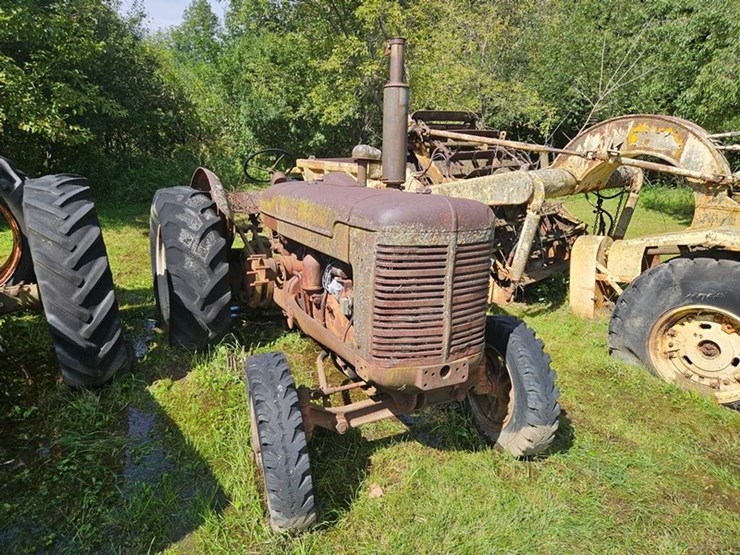 #2521-•-mccormick-w9-tractor-image-8