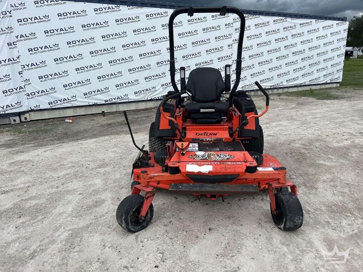 2017-bad-boy-outlaw-xp-61in-commercial-zero-turn-mower-image-10