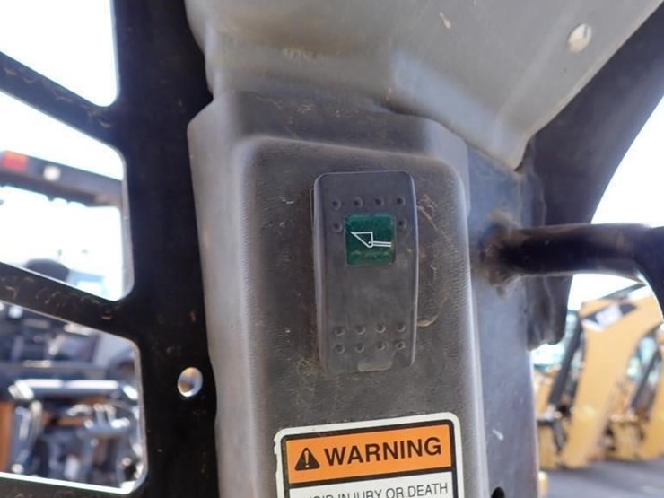 2019-mustang-1900r-skid-steer-loader-image-22