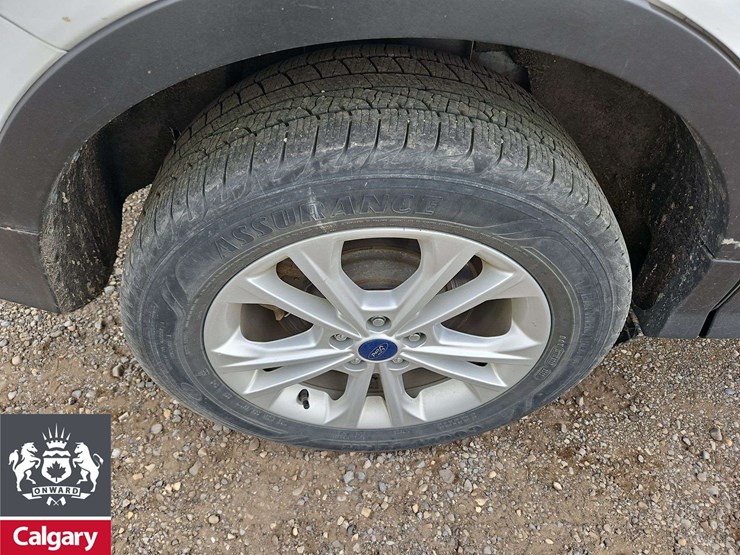 2017-ford-escape-se-image-11
