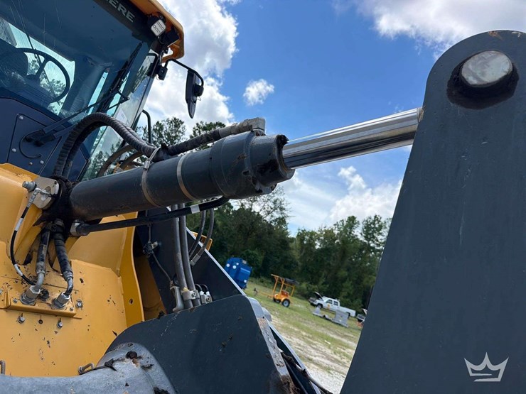 2022-john-deere-524-image-21