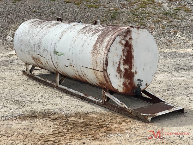 1000-gallon-skid-mounted-fuel-tank-image-1