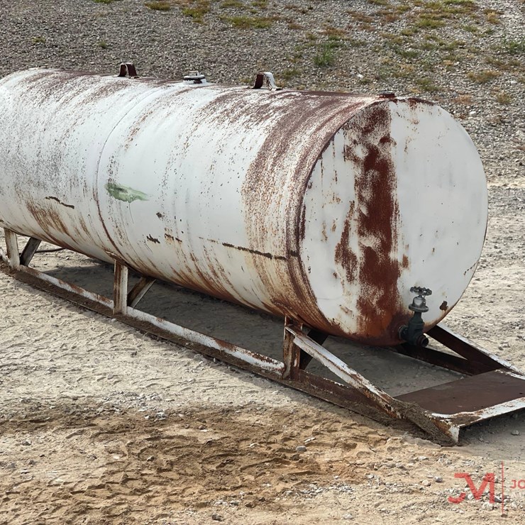 1000 GALLON SKID MOUNTED FUEL TANK