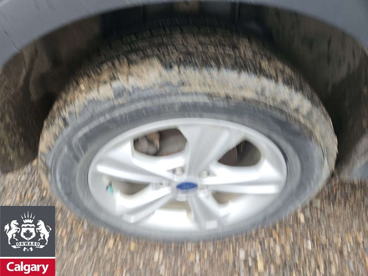 2015-ford-escape-se-image-11