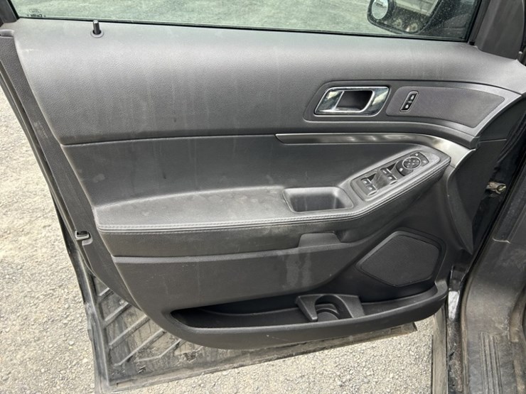 2014-ford-explorer-image-19