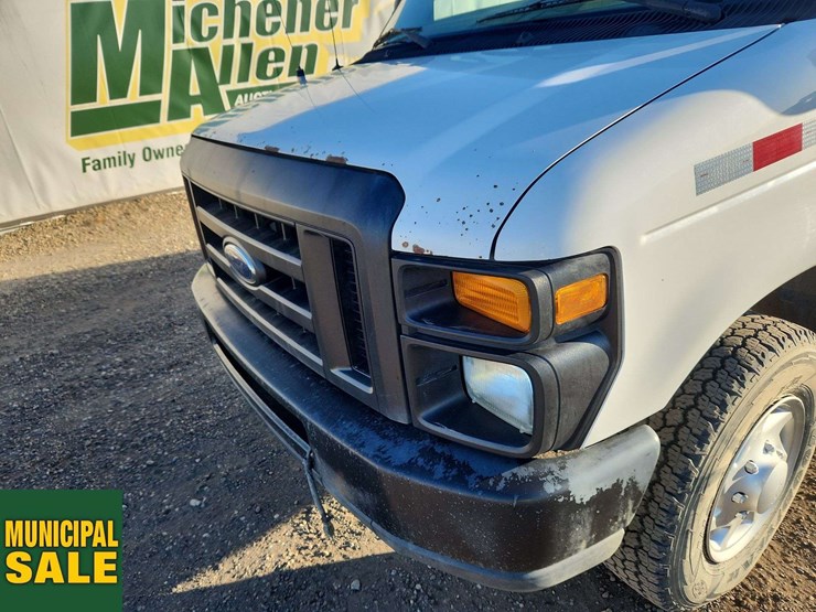 2011-ford-cargo-image-17