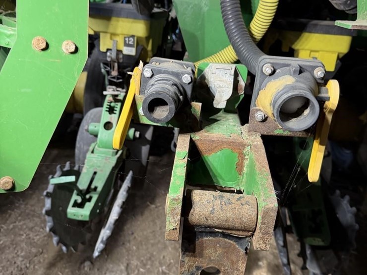 2013-john-deere-db60-image-47