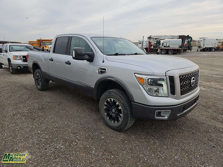 2016-nissan-titan-image-2