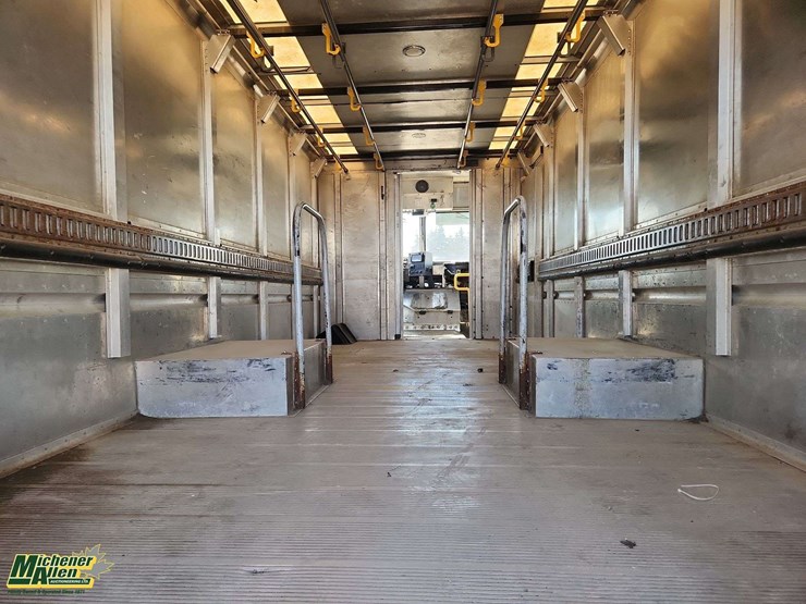 2014-freightliner-mt45-image-30